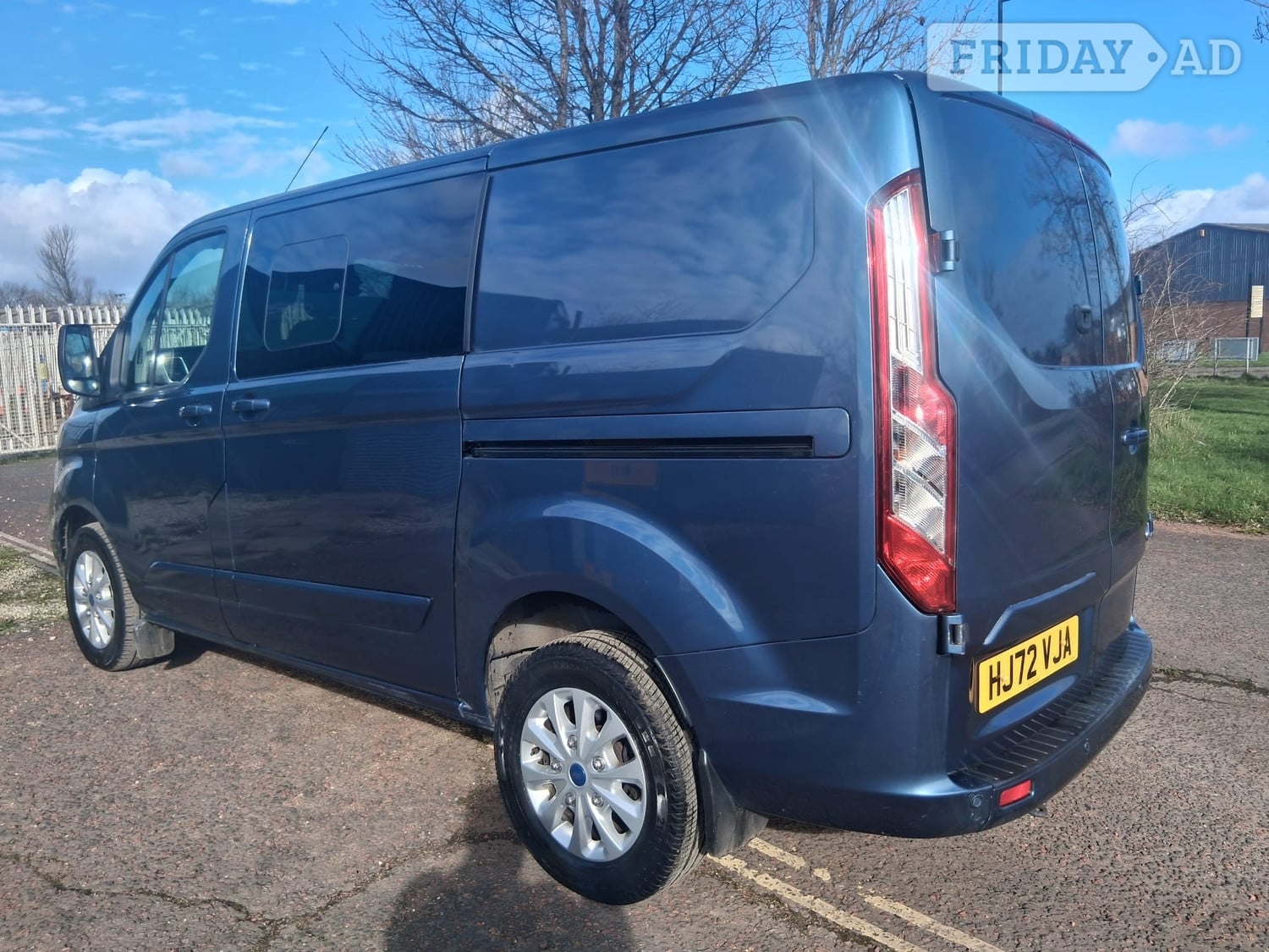 [ berth ]Ford Transit Custom