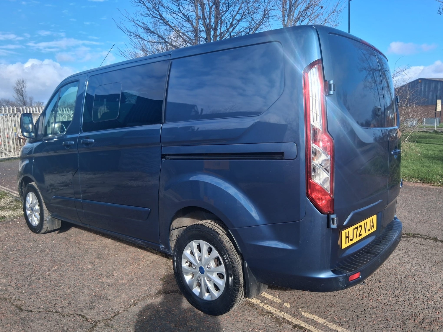 [ berth ]Ford Transit Custom