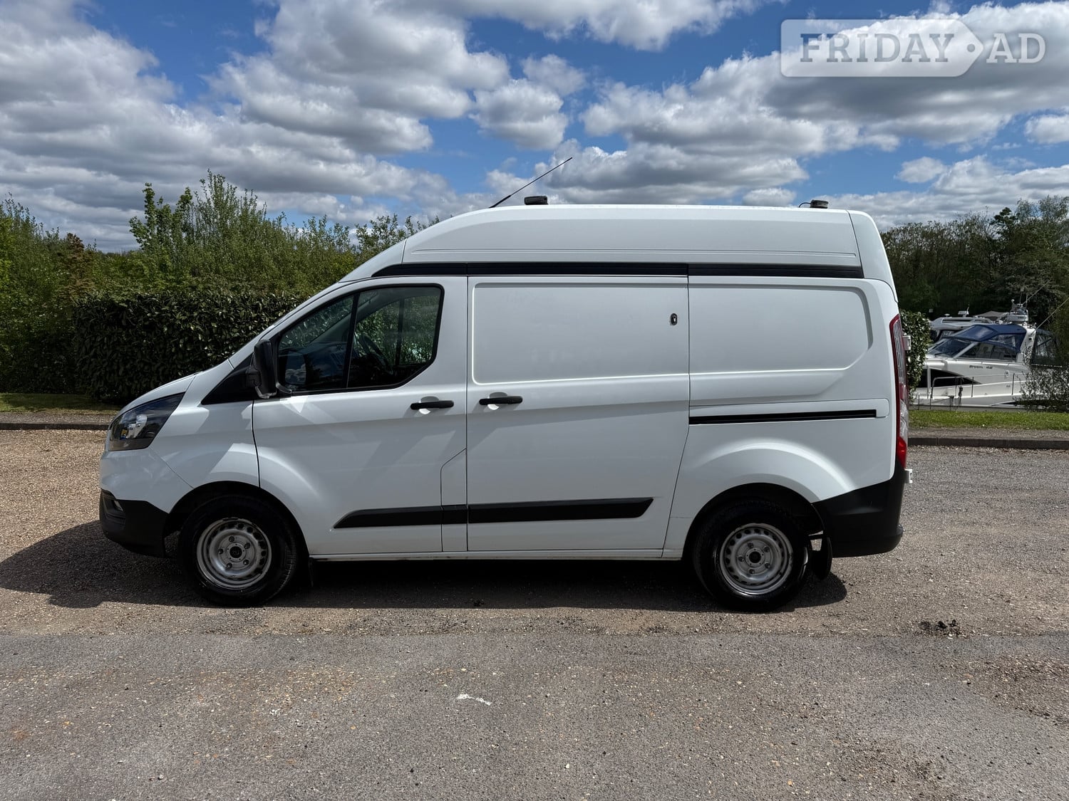 [ berth ]Ford Transit Custom