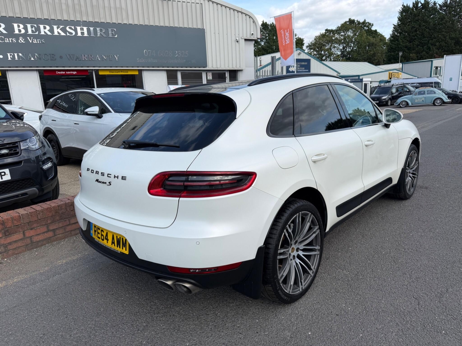 [ berth ]Porsche Macan