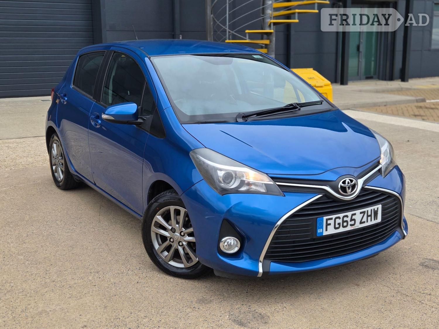 Toyota Yaris 2015 - Cars