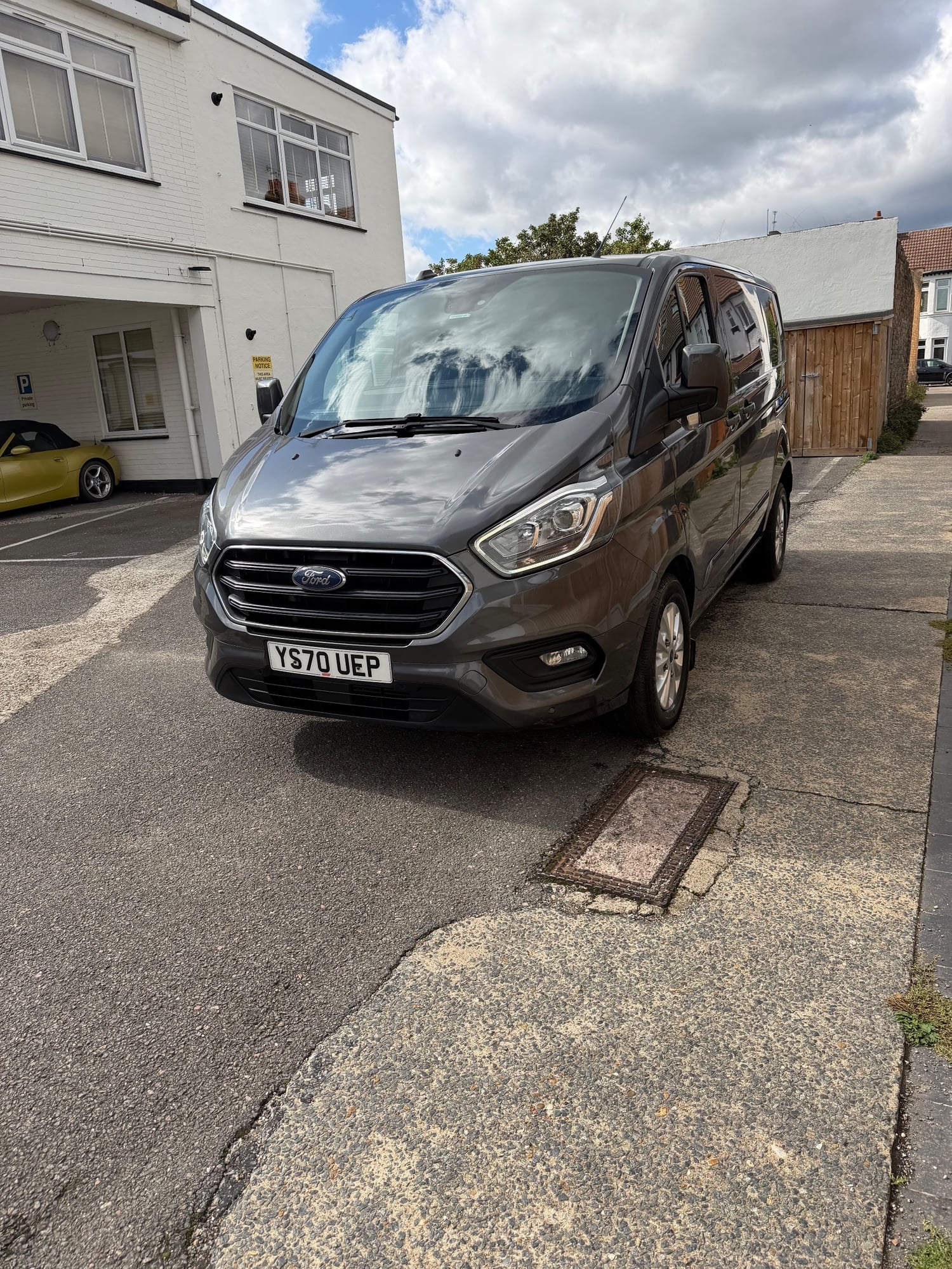 [ berth ]Ford Transit Custom