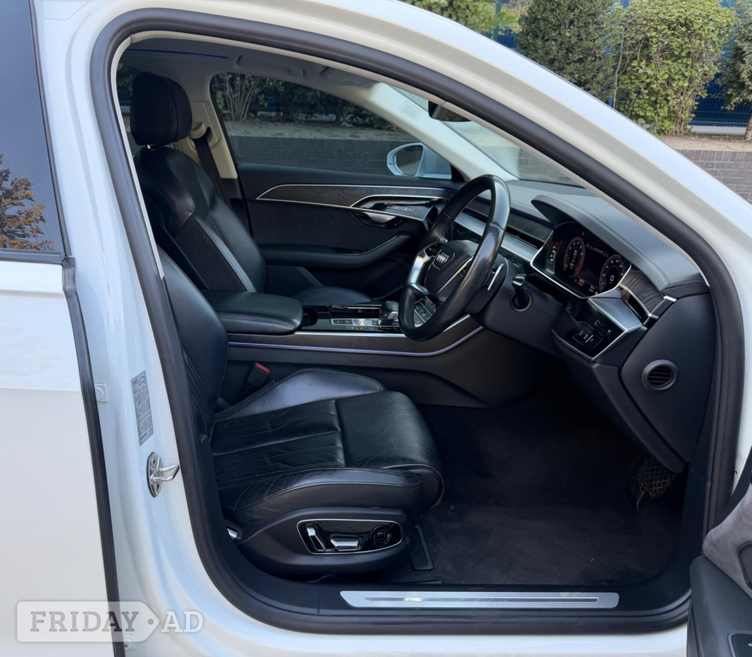 [ berth ]Audi A8