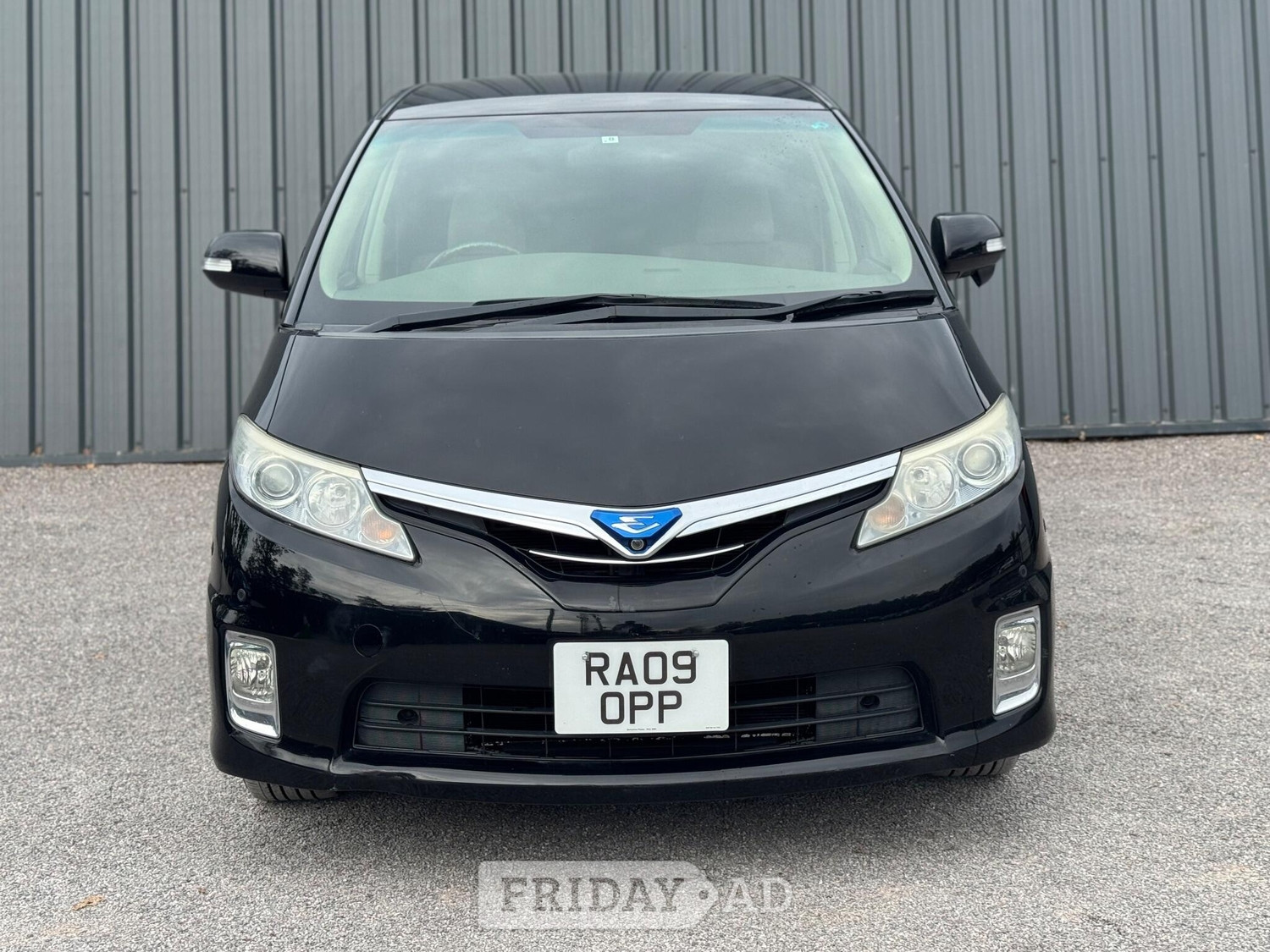 Toyota Estima 2009 in Farnham
