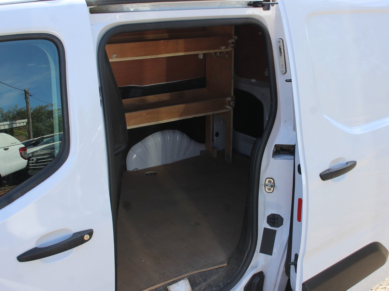 Peugeot Partner 2024 - Vans & Commercial Vehicles