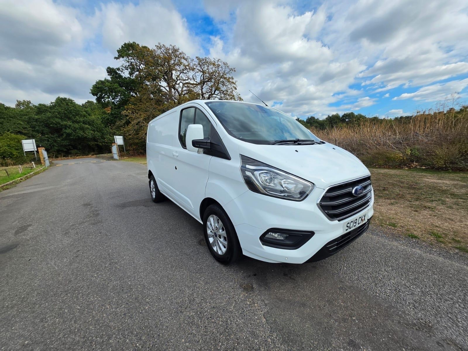 [ berth ]Ford Transit Custom