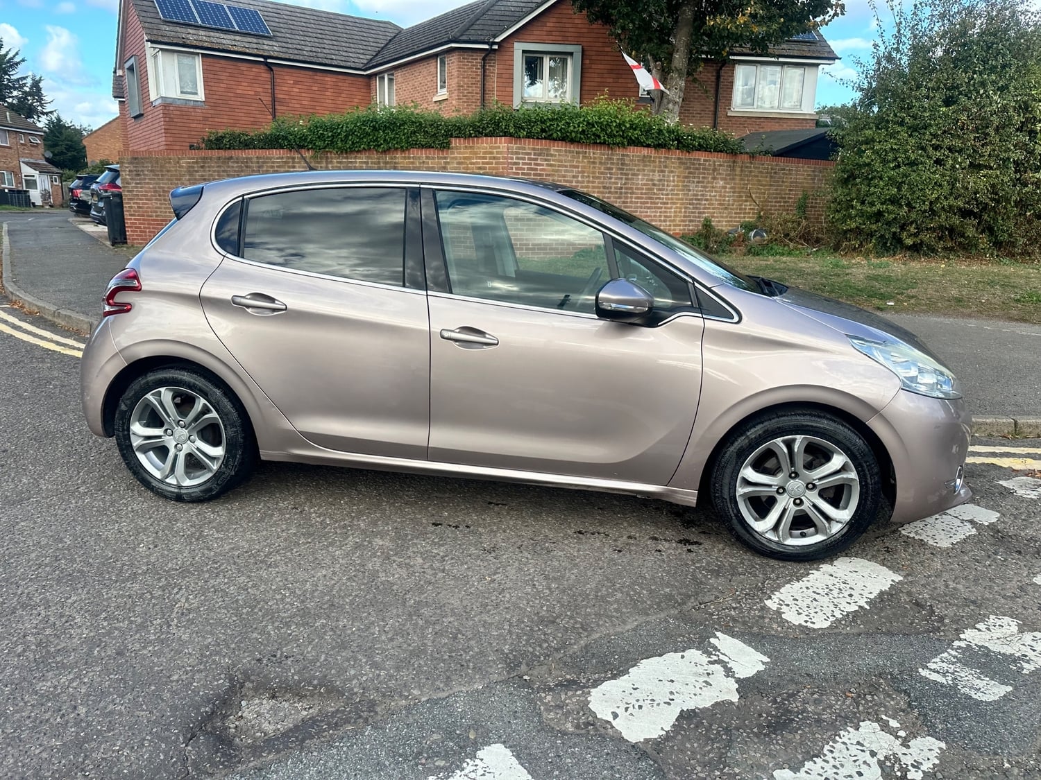 [ berth ]Peugeot 208