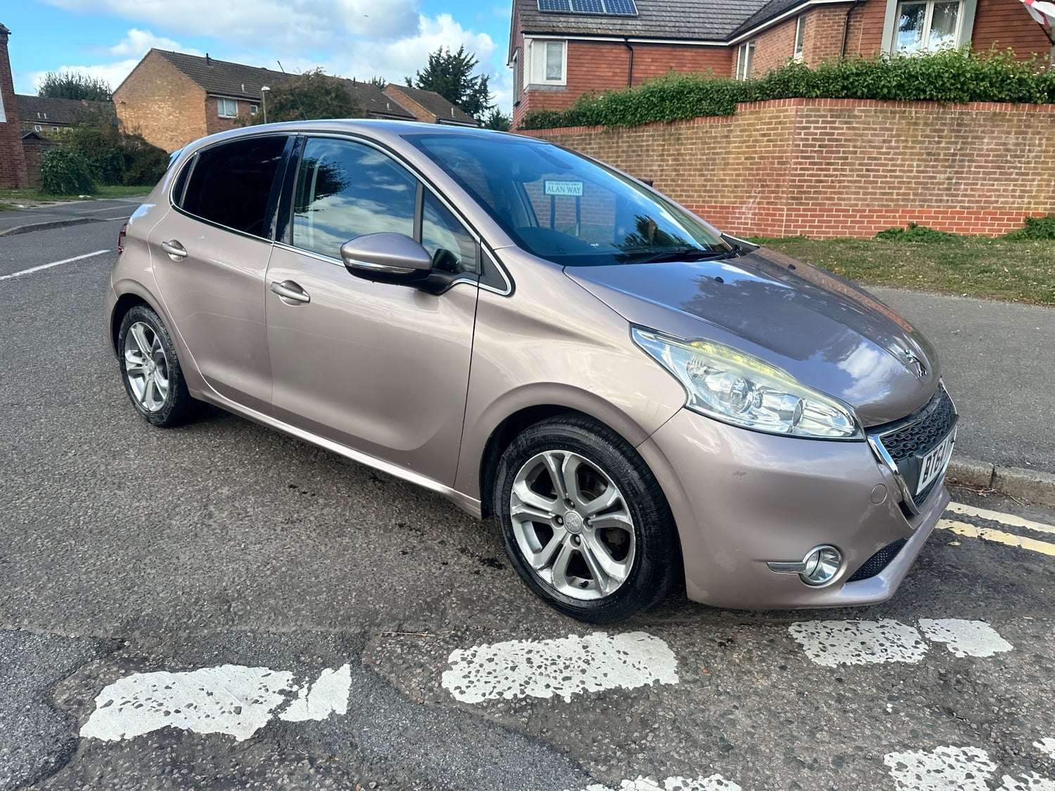 Peugeot 208 2015 - Cars