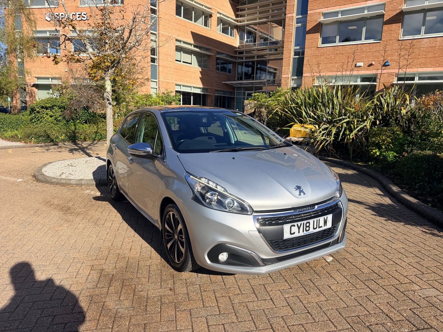 [ berth ]Peugeot 208