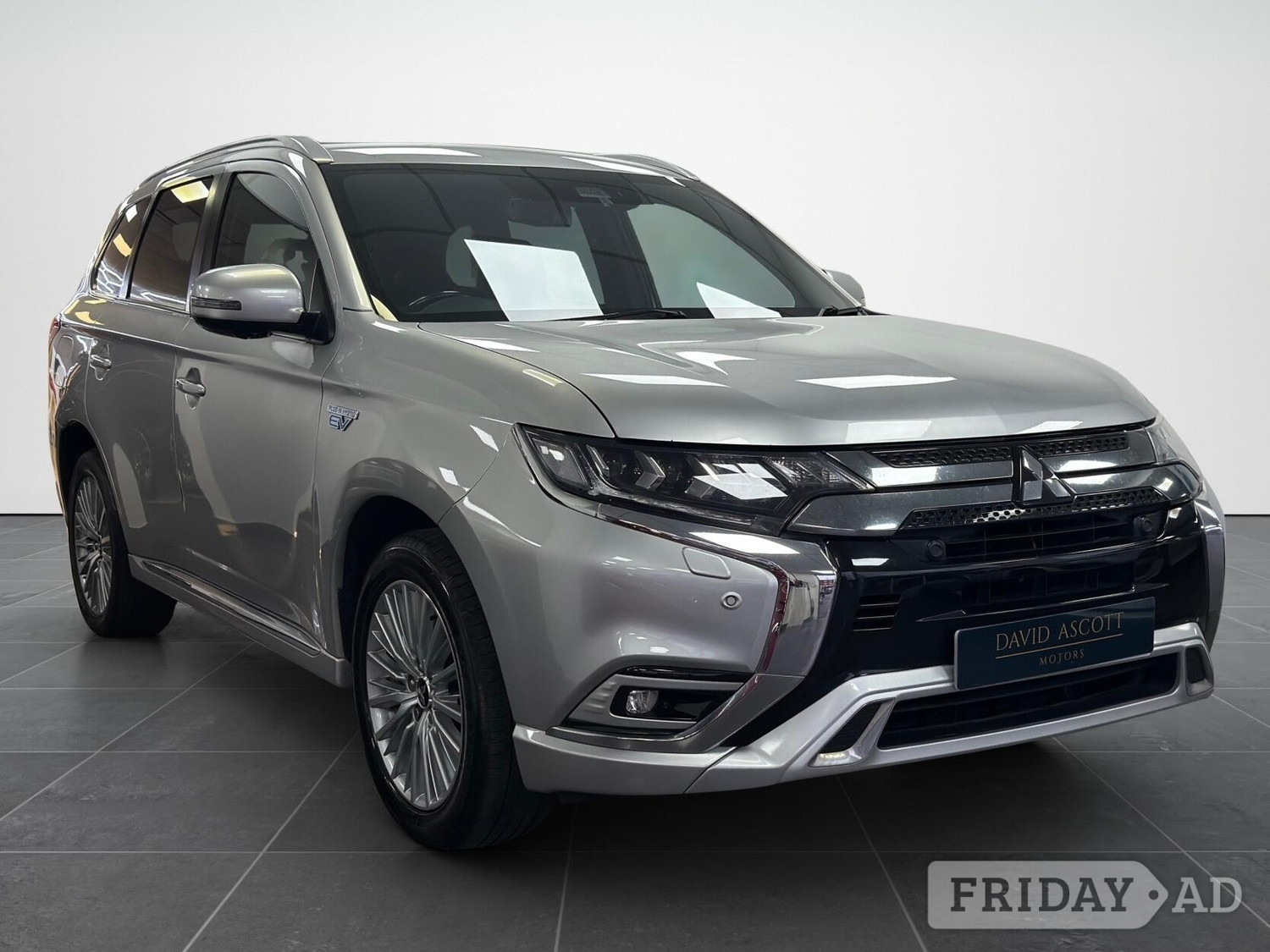 Mitsubishi Outlander 2019 - Cars in Ealing