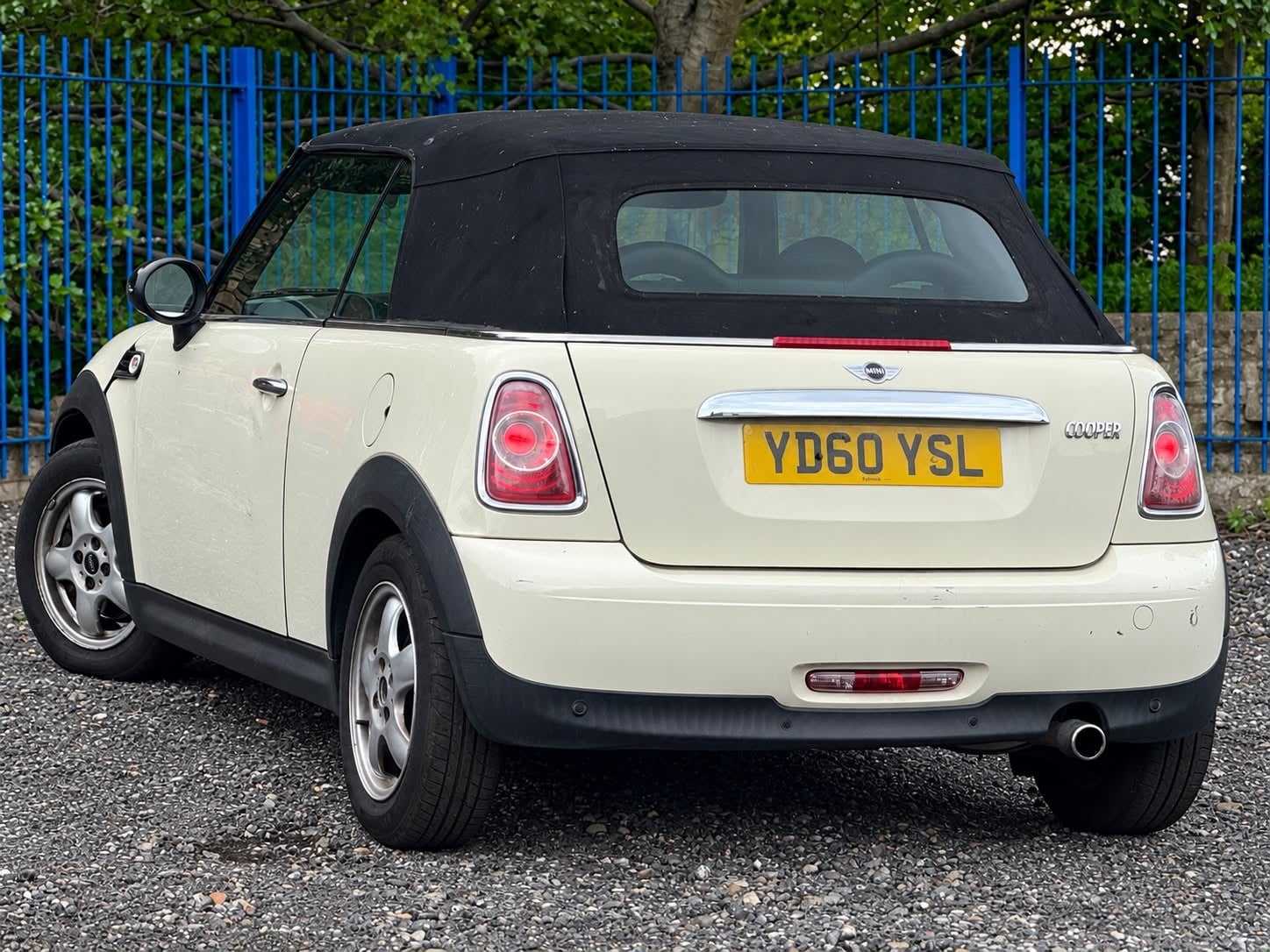 Mini Convertible 2010 - Cars