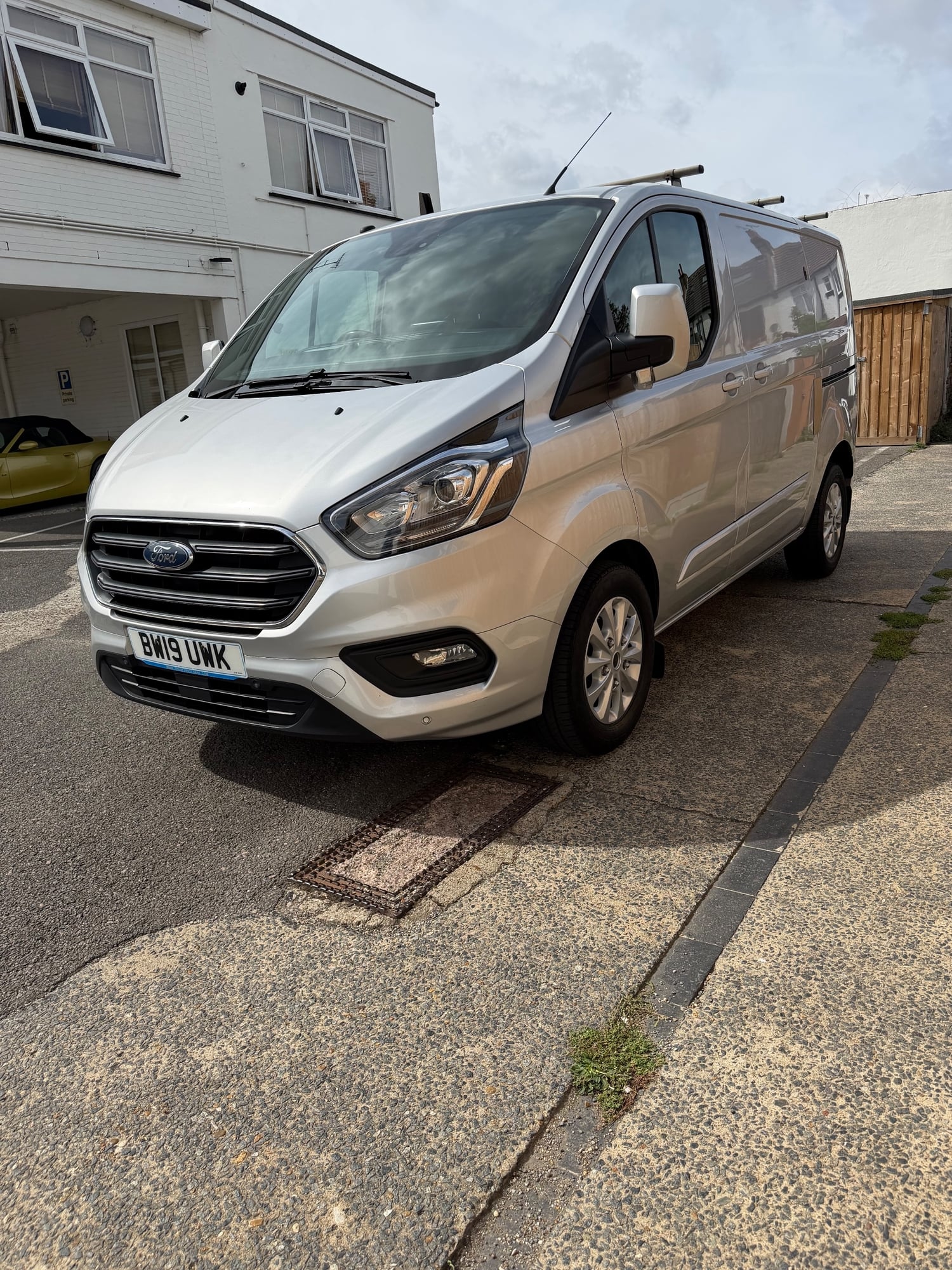 [ berth ]Ford Transit Custom