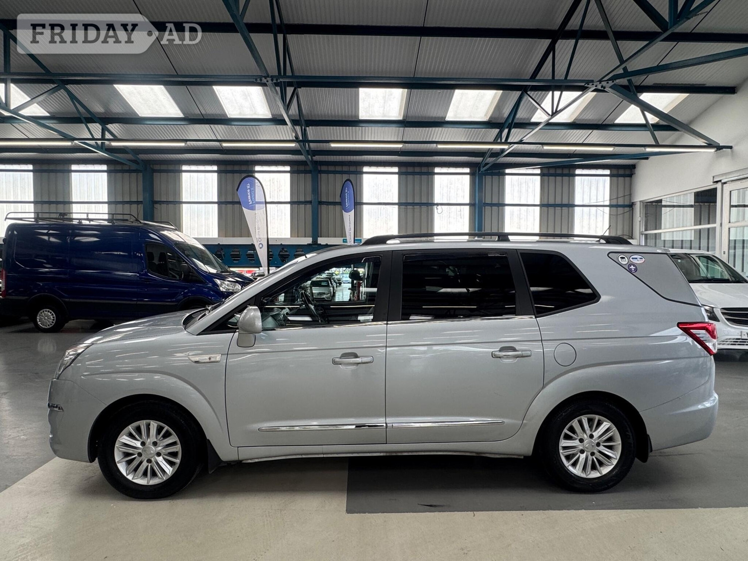 Ssangyong Turismo 2015 - Cars