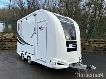 Equi-Trek Day-Treka Excel   Horse Trailer