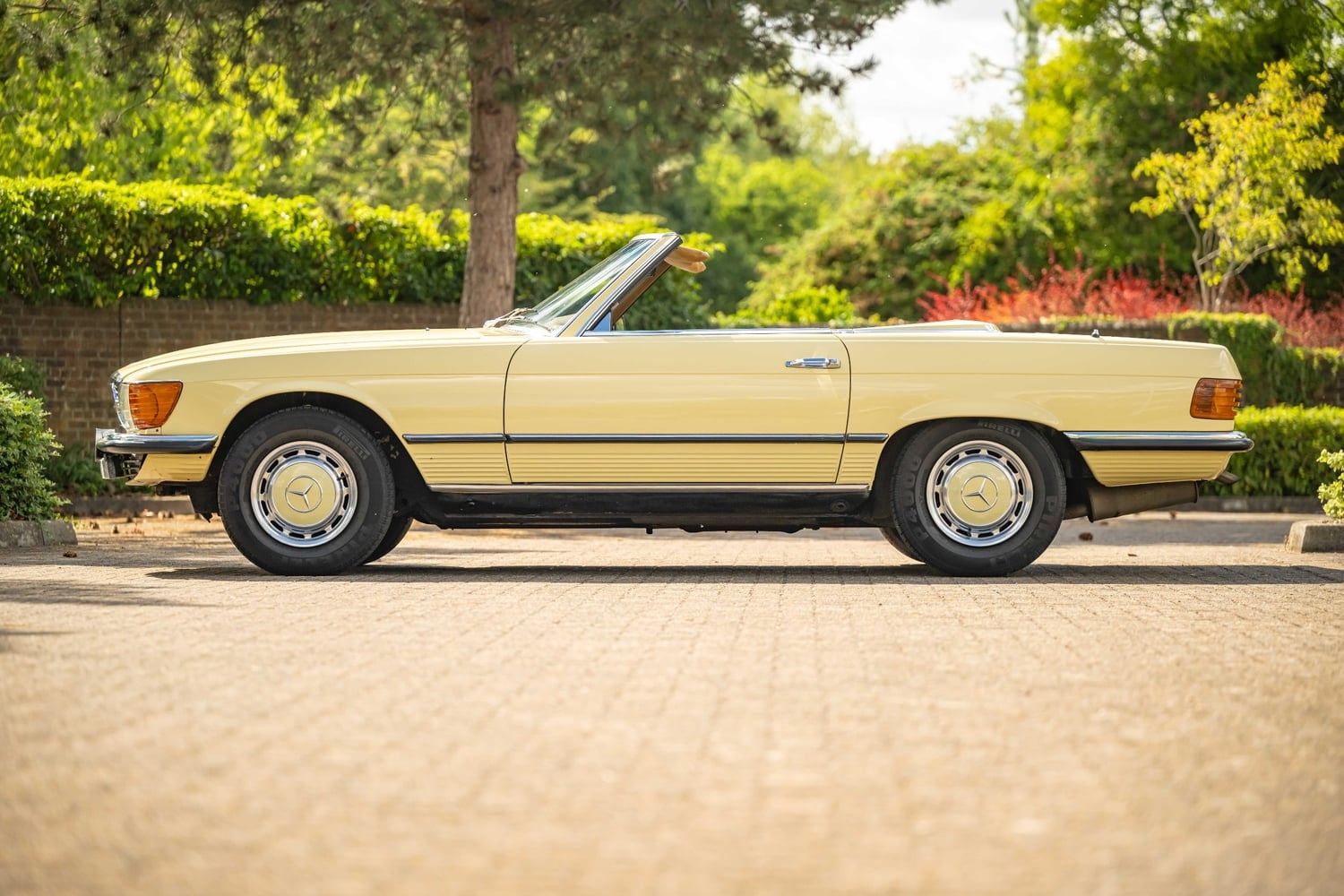 Mercedes-Benz SL 1973 in Harrow