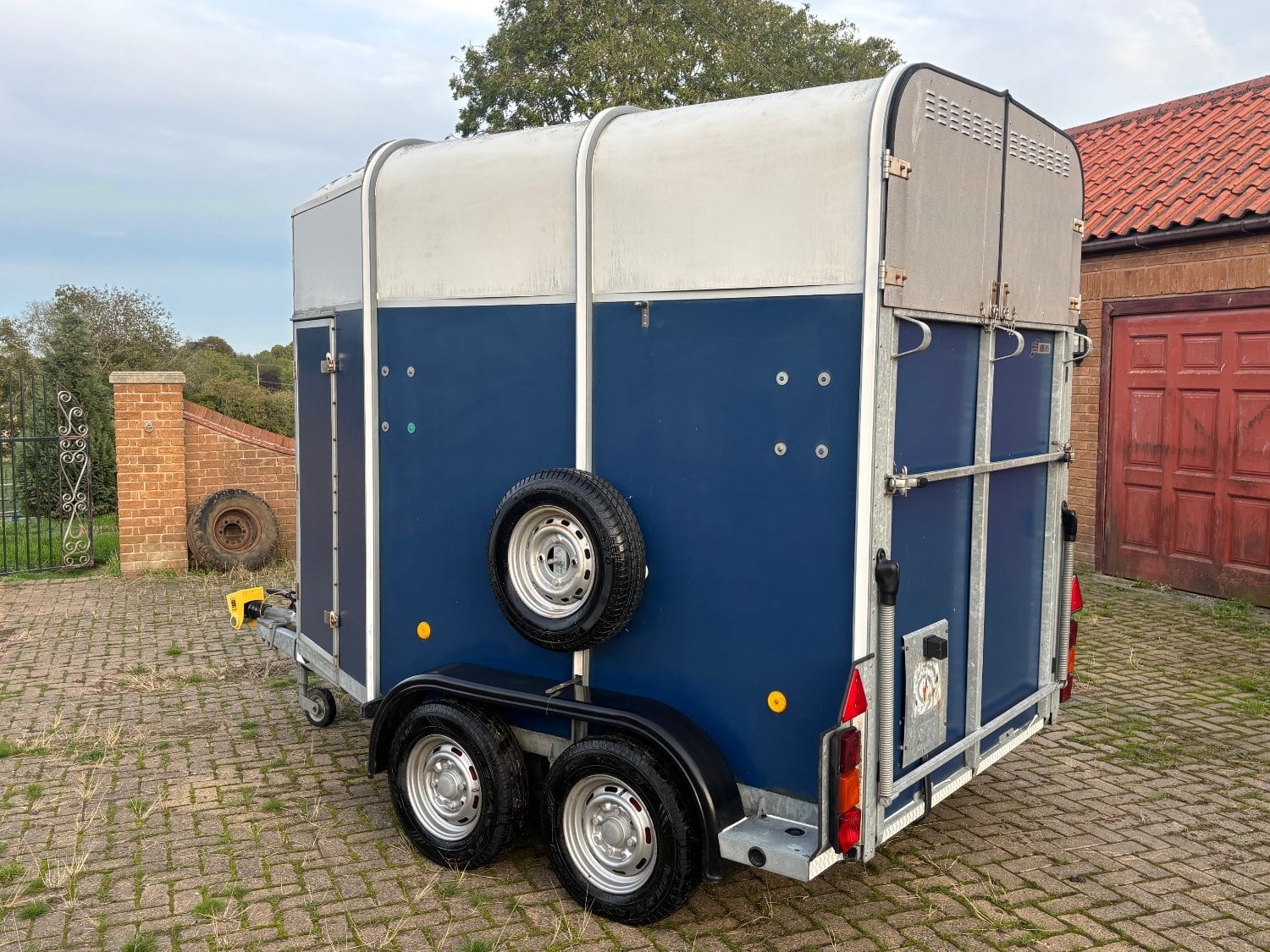 [ berth ]Ifor Williams HB505