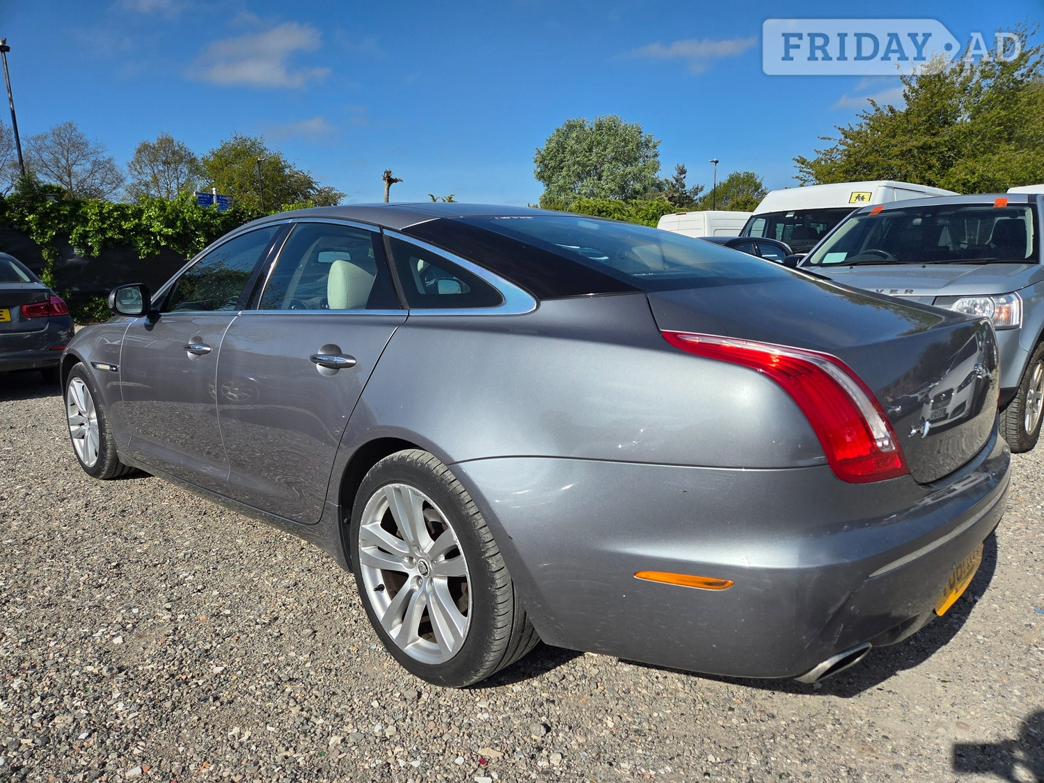 Jaguar XJ 2011 - Cars