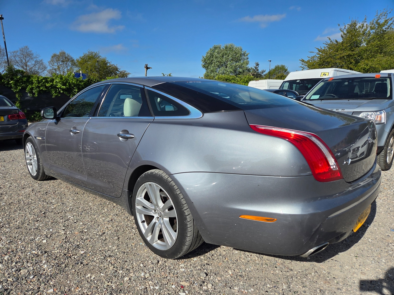 Jaguar XJ 2011 - Cars