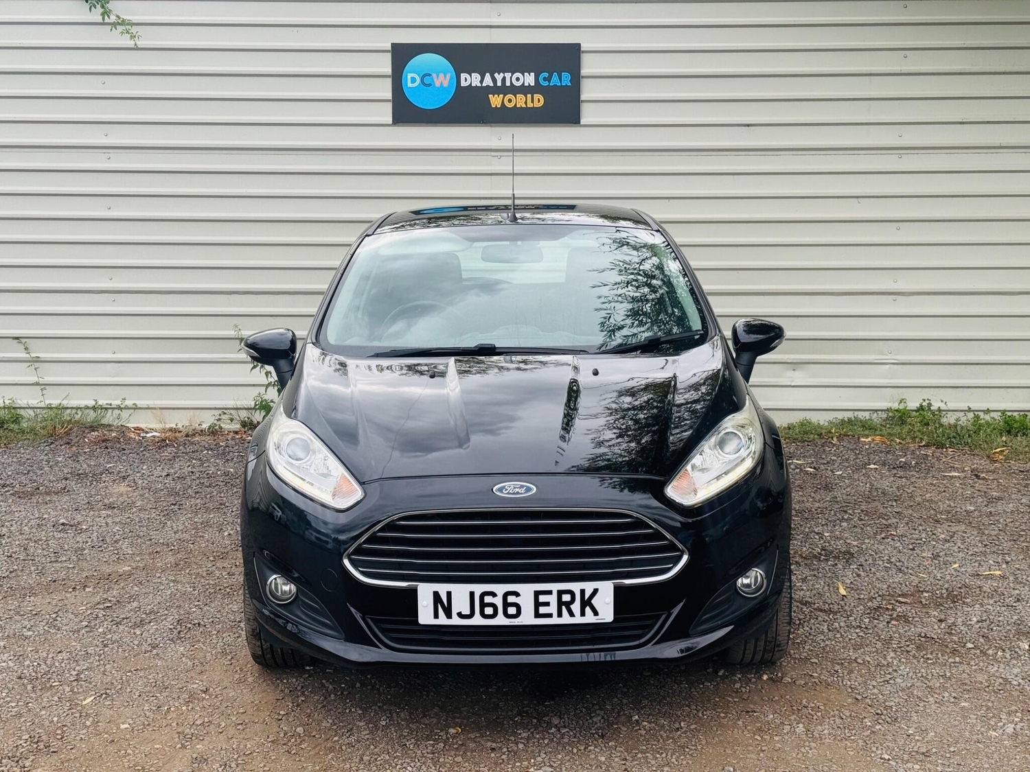 [ berth ]Ford Fiesta