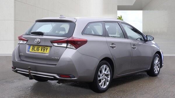 Toyota Auris 2016 - Cars in Slough