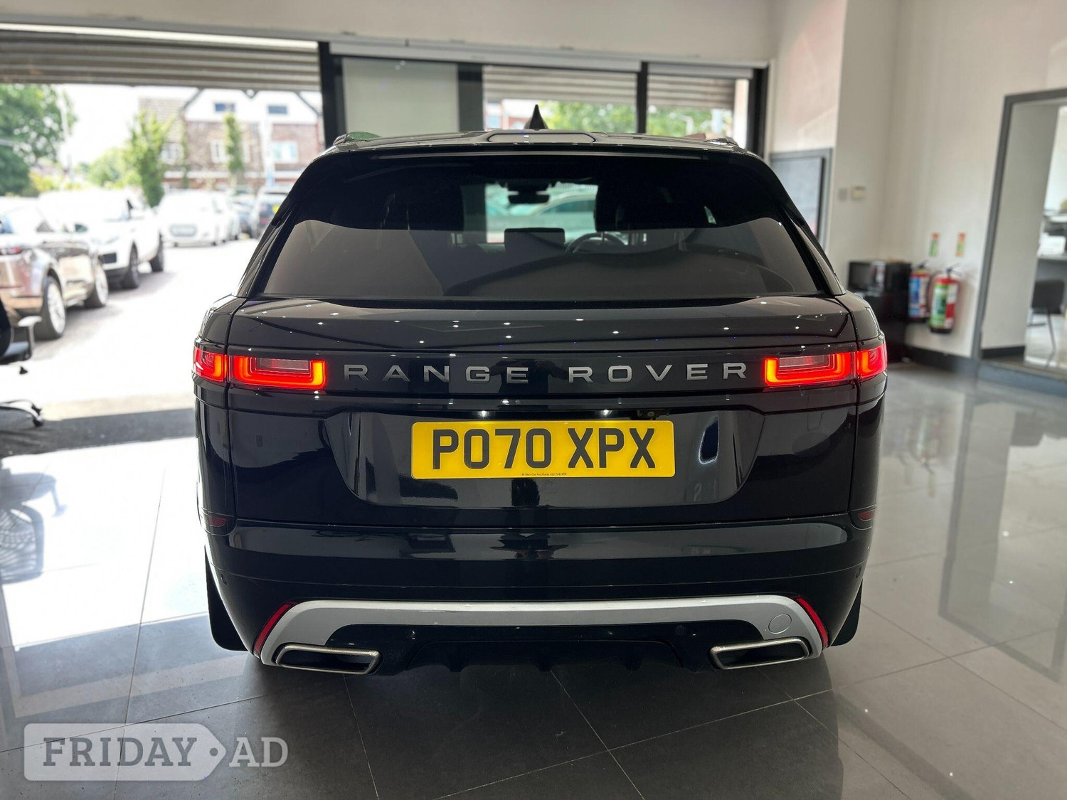 [ berth ]Land Rover Range Rover Velar