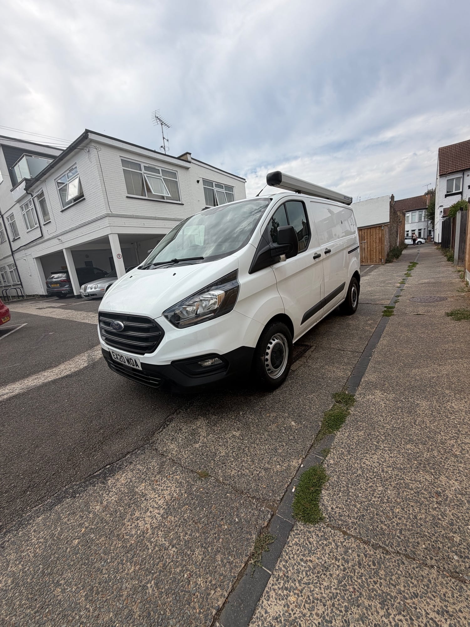 [ berth ]Ford Transit Custom