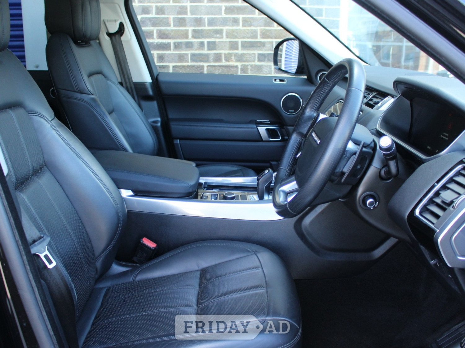 [ berth ]Land Rover Range Rover Sport