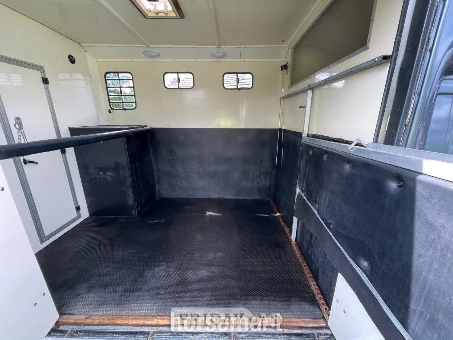 Equi-Trek Valiant Peugeot Horsebox - Trailers & Horseboxes