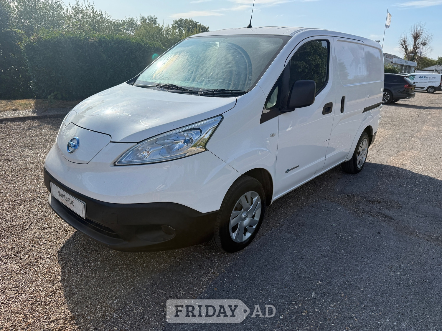 [ berth ]Nissan e-NV200