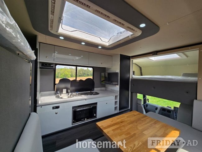 Peper Harow  DAF Horsebox - Trailers & Horseboxes