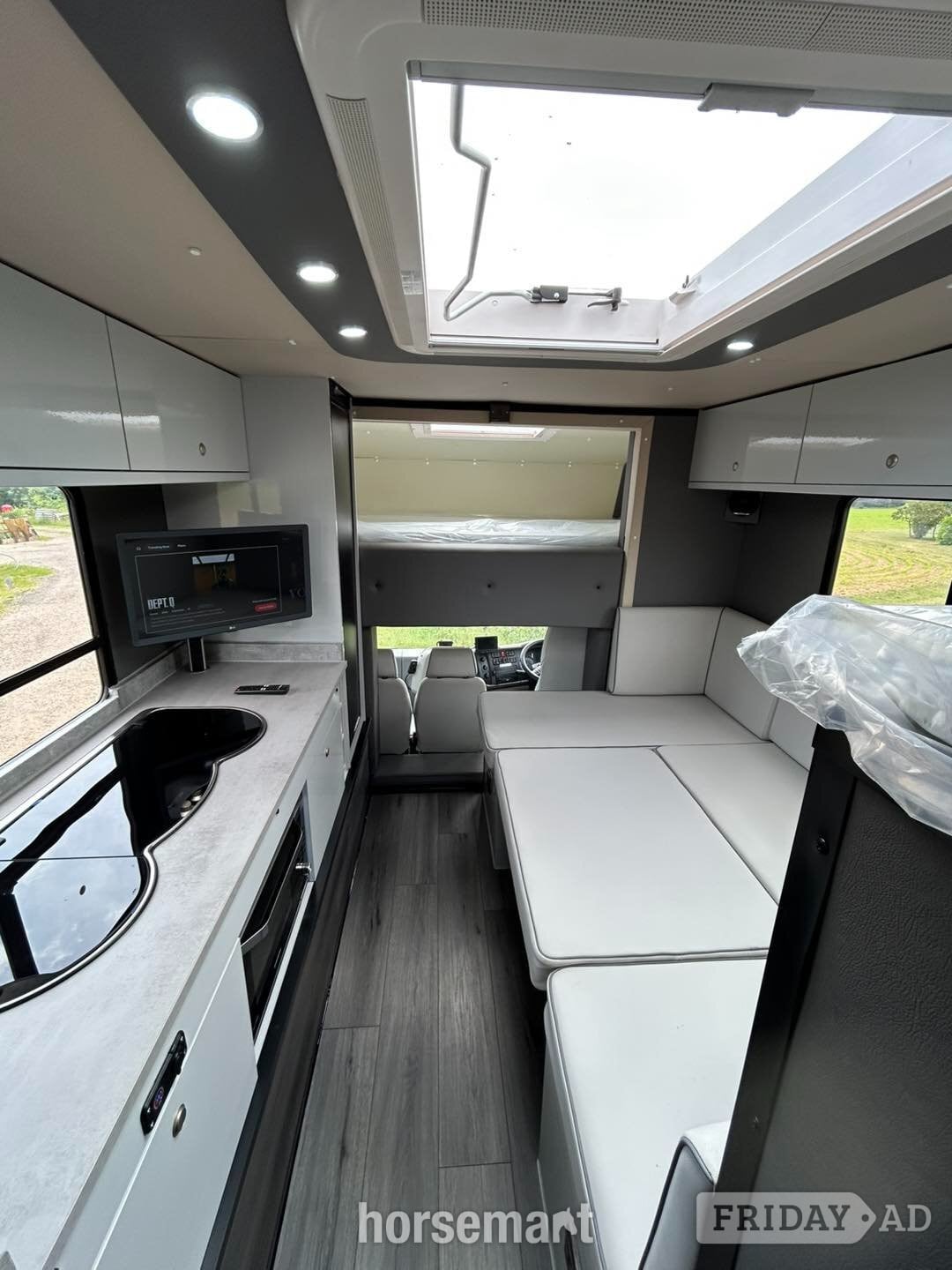 Peper Harow  DAF Horsebox - Trailers & Horseboxes in Godalming