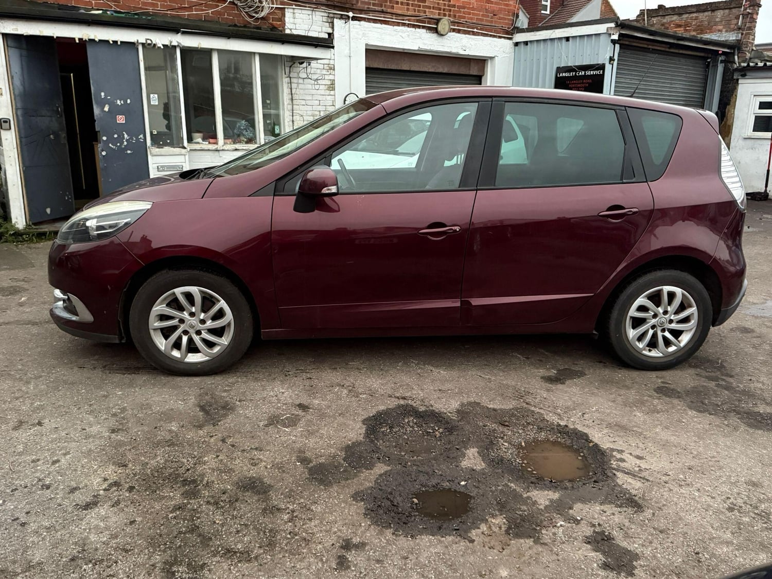Renault Scenic 2013 - Cars