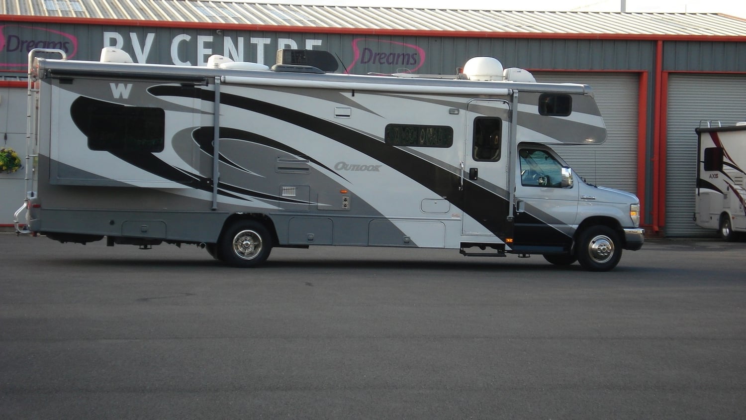 Winnebago Outlook Bicester