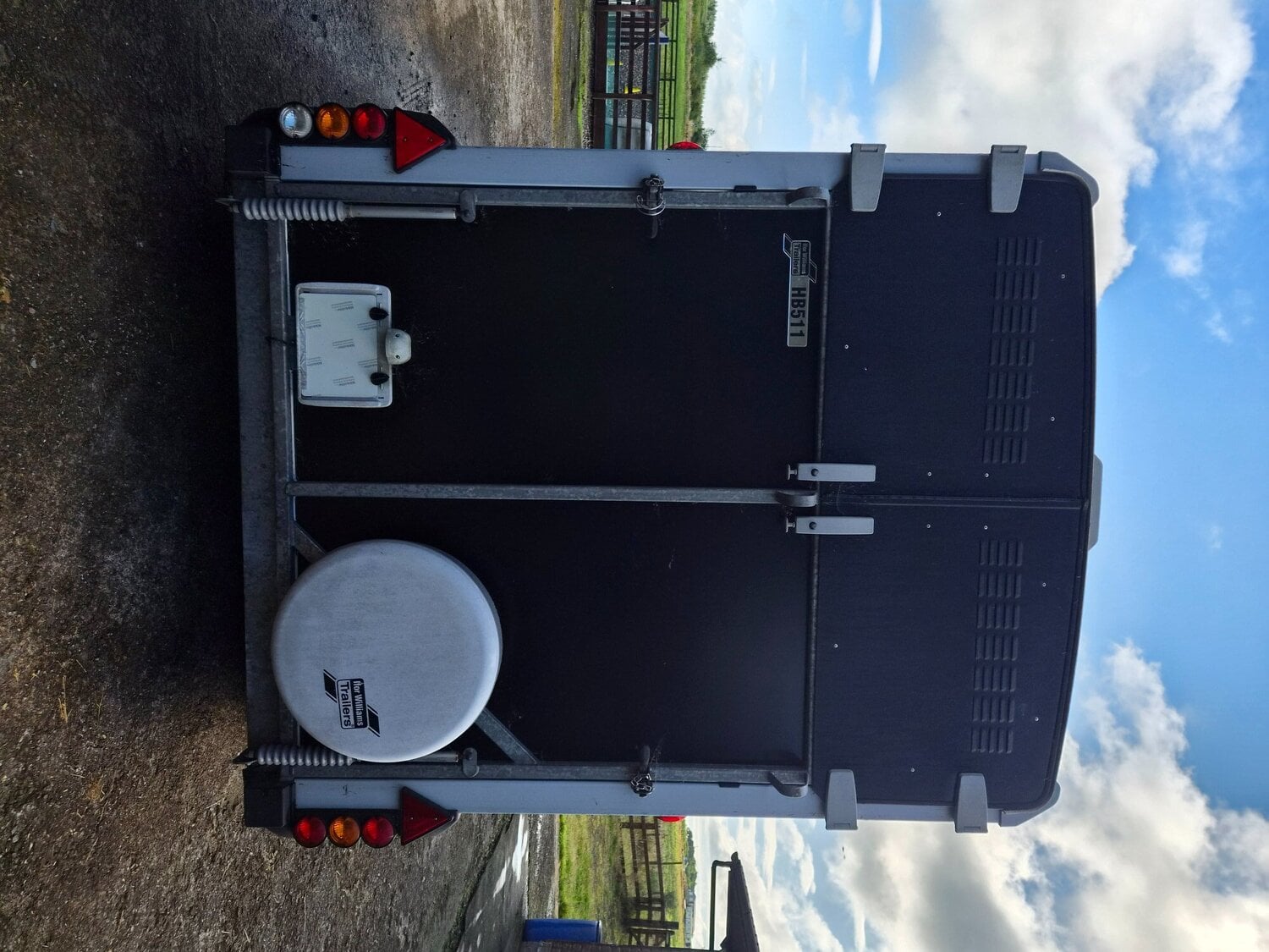 [ berth ]Ifor Williams HB511