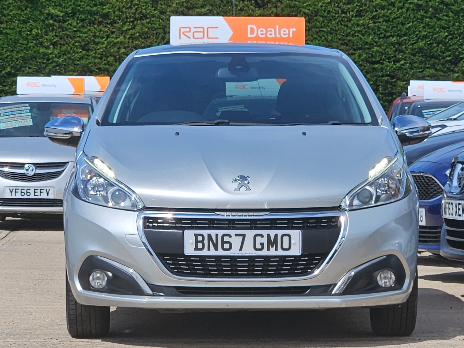 [ berth ]Peugeot 208