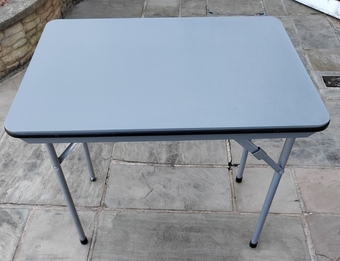 Isabela folding table