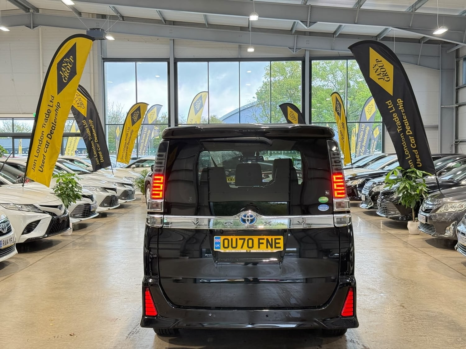 Toyota Voxy 2020 - Cars in Reading