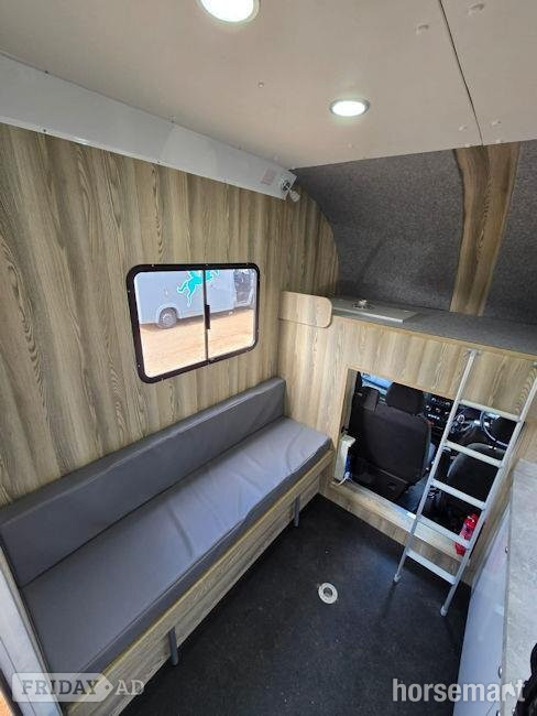 Peper Harow Trophy Twin Iveco Horsebox - Trailers & Horseboxes
