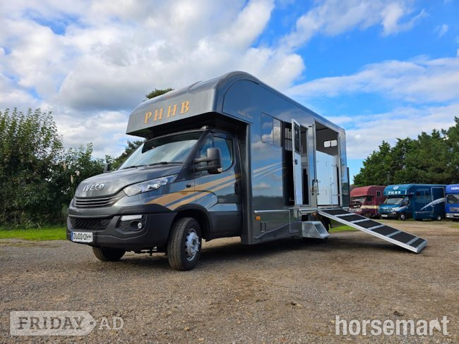 Peper Harow Trophy Twin Iveco Horsebox in Godalming