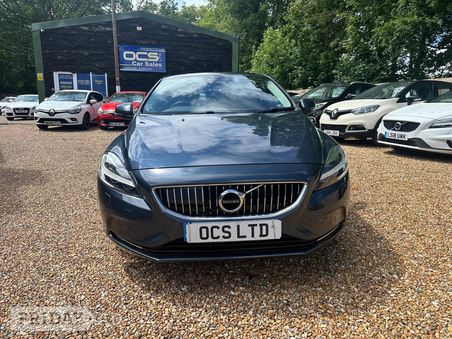 Volvo V40 Hook