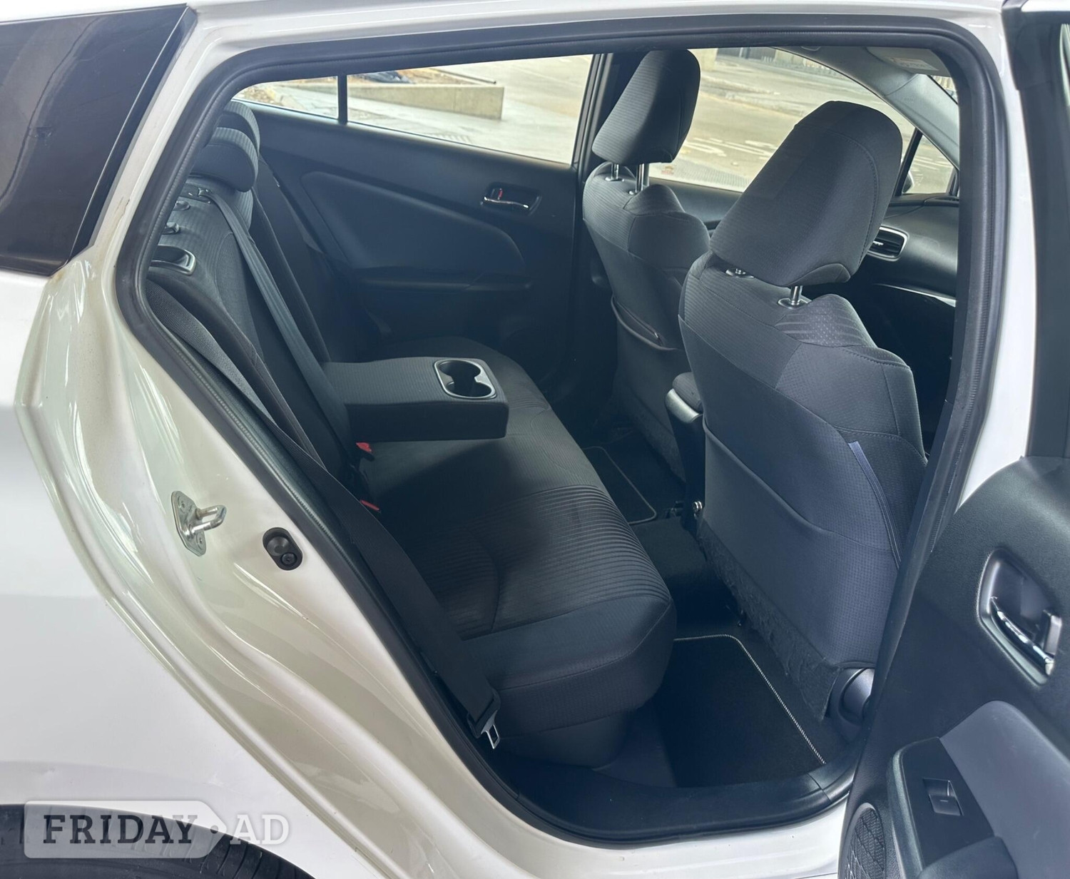 Toyota Prius 2019 - Cars in Havering