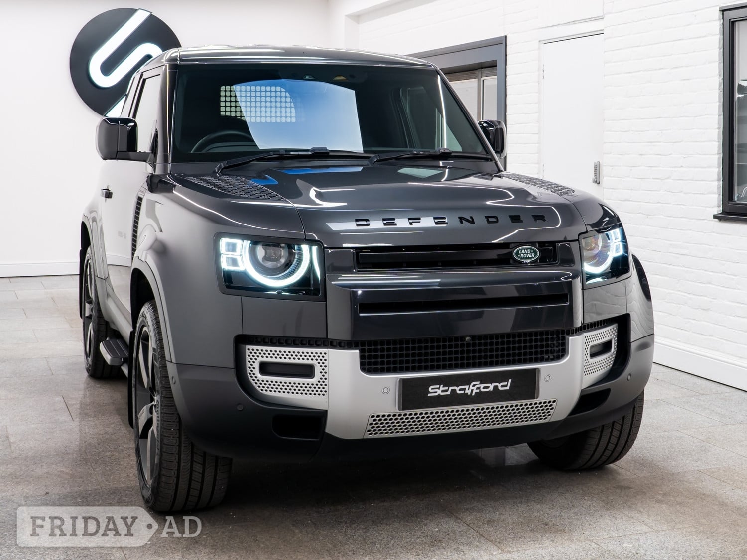 [ berth ]Land Rover Defender 90