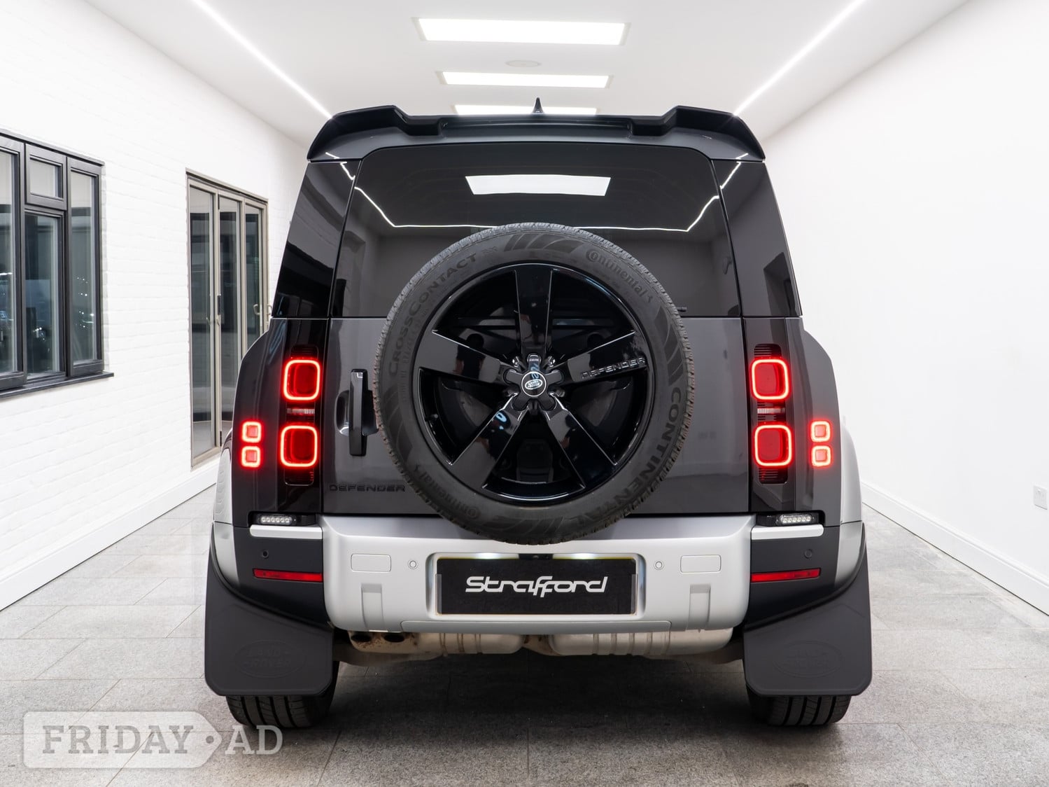 Land Rover Defender 90 2024 - Cars