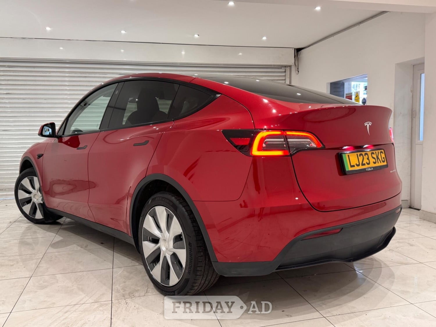 Tesla Model Y 2023 - Cars