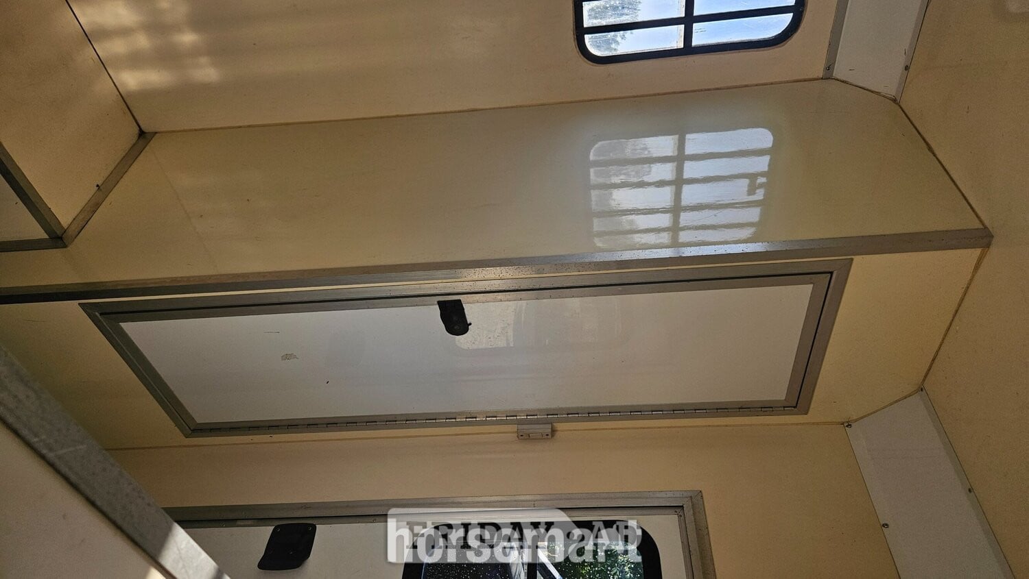 Foxy Foxy Twin  Renault Horsebox - Trailers & Horseboxes