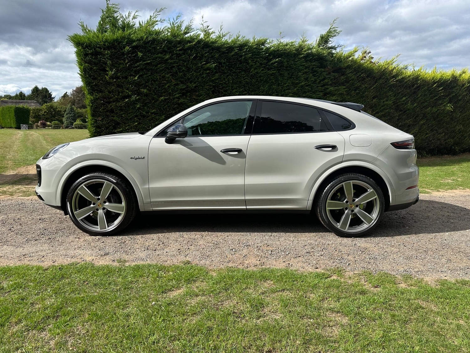 Porsche Cayenne 2022 - Cars in Westerham