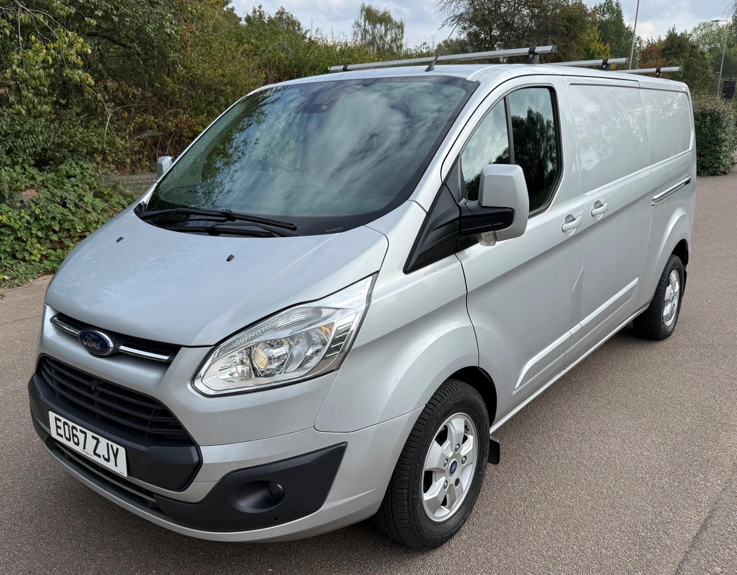 [ berth ]Ford Transit Custom