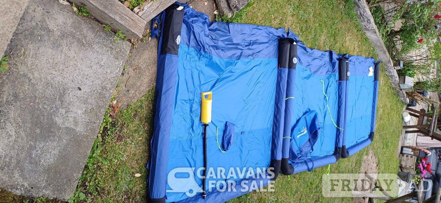 Windbreak Inflatable Berghaus 3 section 