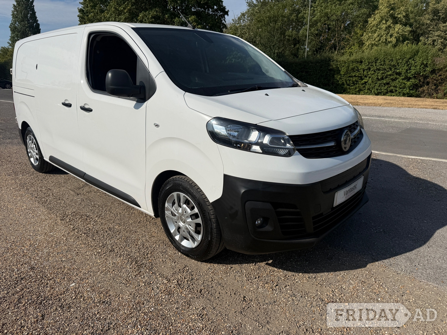 Vauxhall Vivaro 2021 in Chertsey
