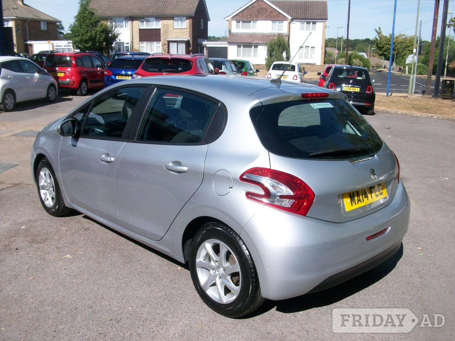 [ berth ]Peugeot 208